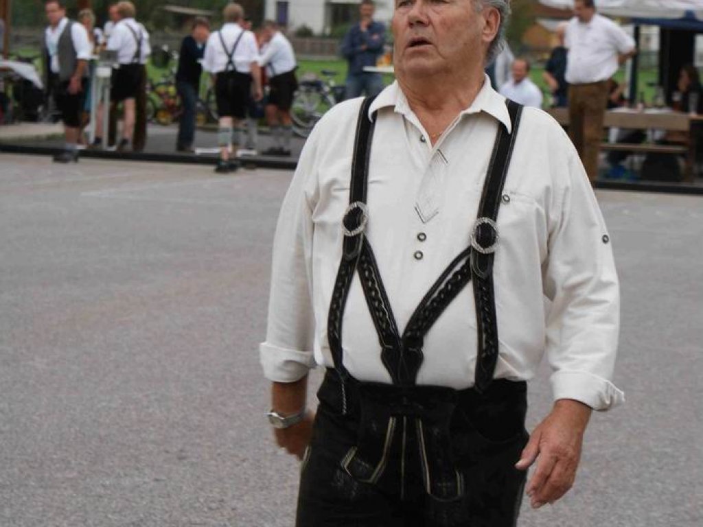 Dirndl &amp; Lederhosenturnier